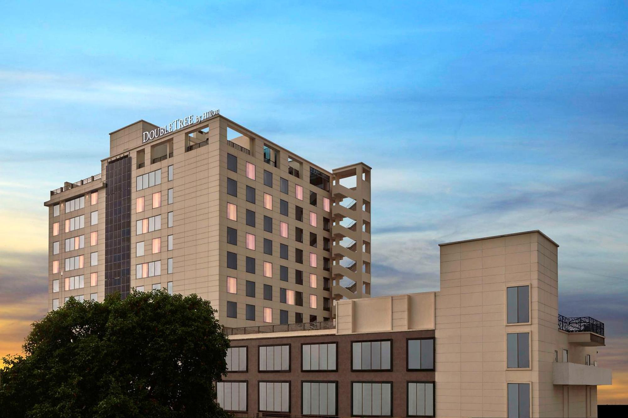 Doubletree By Hilton Varanasi Dış mekan fotoğraf